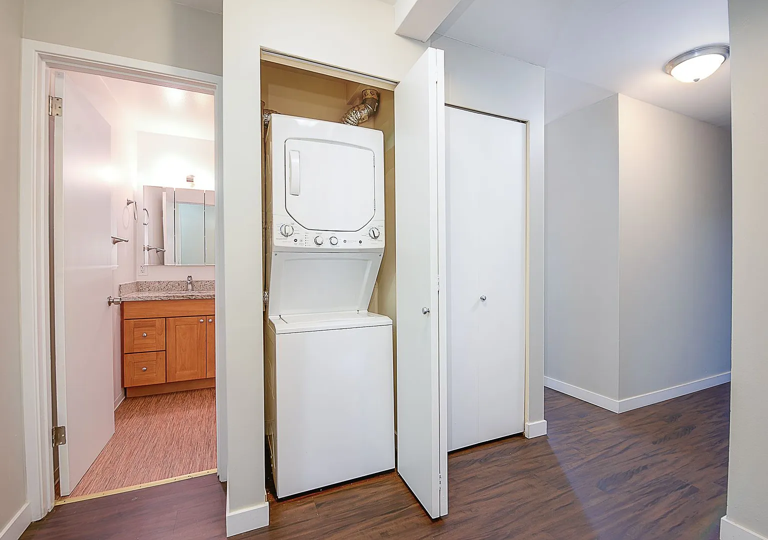 Mercer Crest Apartments — Photo 3