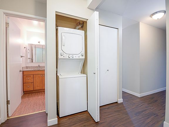 3rd image of 524 Federal Ave E #202