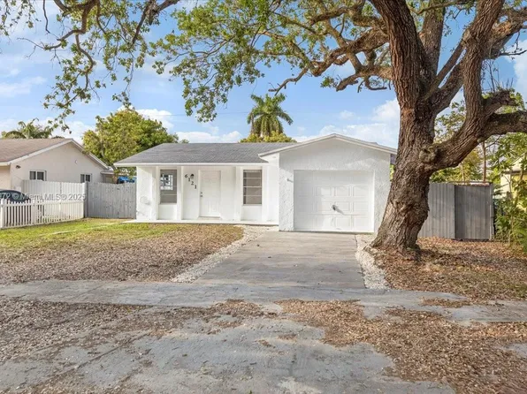 6121 Hayes St, Hollywood, FL 33024