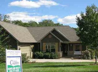 11 Saddleback Rd, Galena, IL 61036