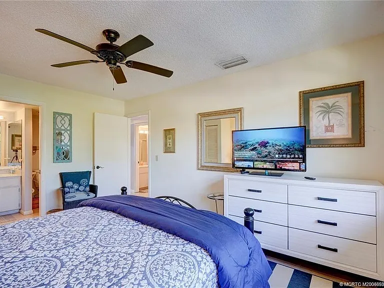 310 NE Golfview Cir #310 — Photo 7