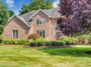 5 Glen Wood Ct, Manalapan, NJ