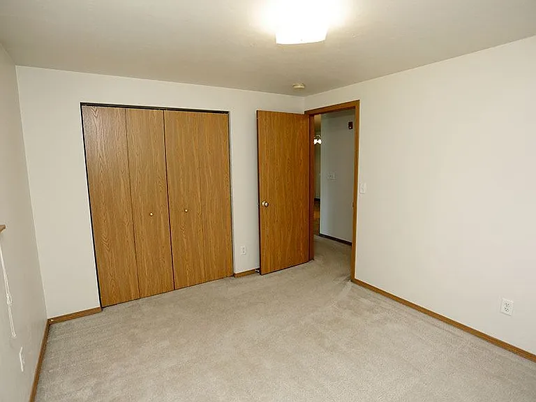 BREEZEWOOD APARTMENTS — Photo 17