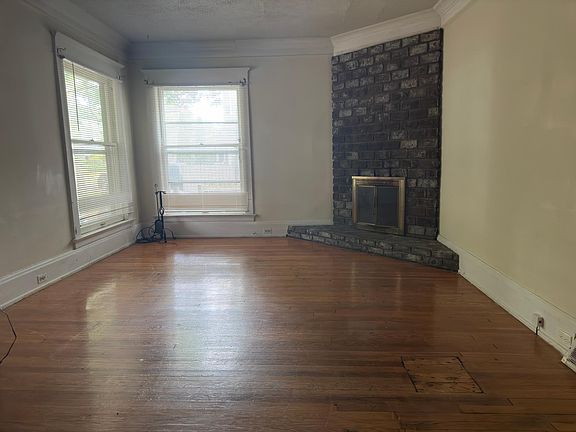 3rd image of 420 Crescent St NE #1
