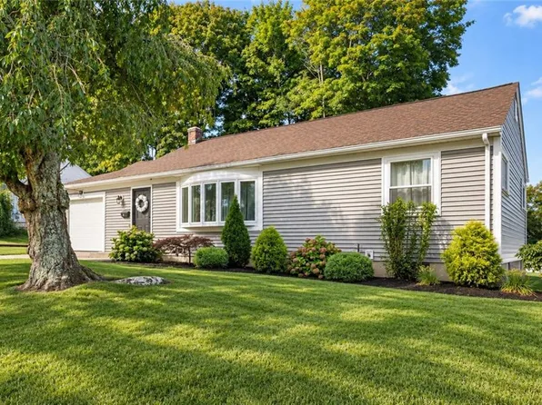 14 Salem Dr, North Providence, RI 02904