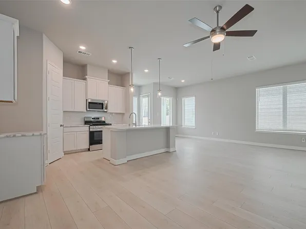8925 Grovner Pl, Houston, TX 77055