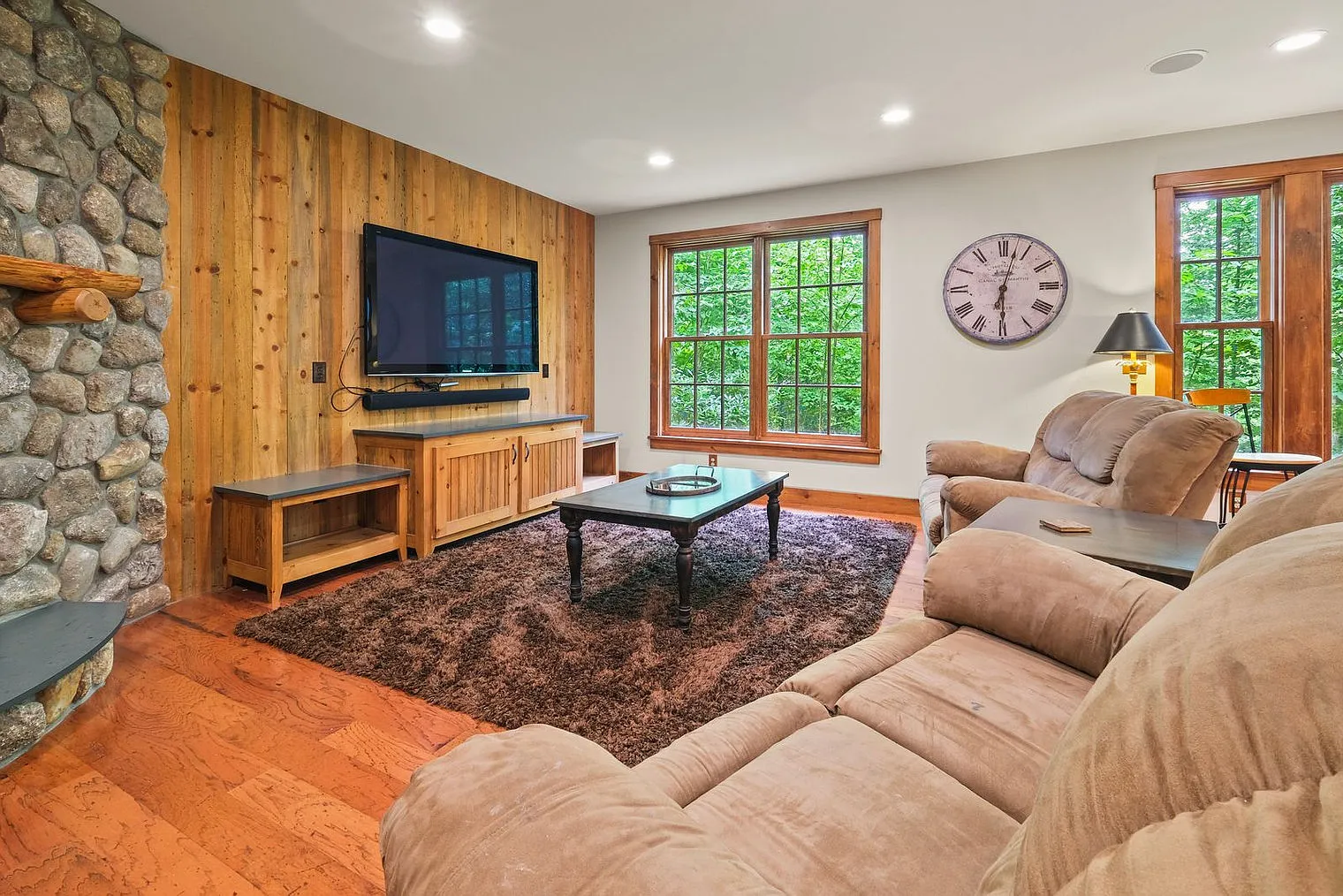 5 bed, 5.0 bath, 5489 sqft, $18,475 — Photo 1
