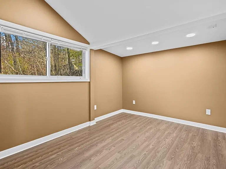 19 Sylvan Trl — Photo 8