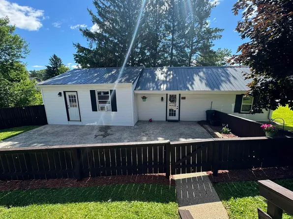 620 Union St, Mineral Point, WI 53565