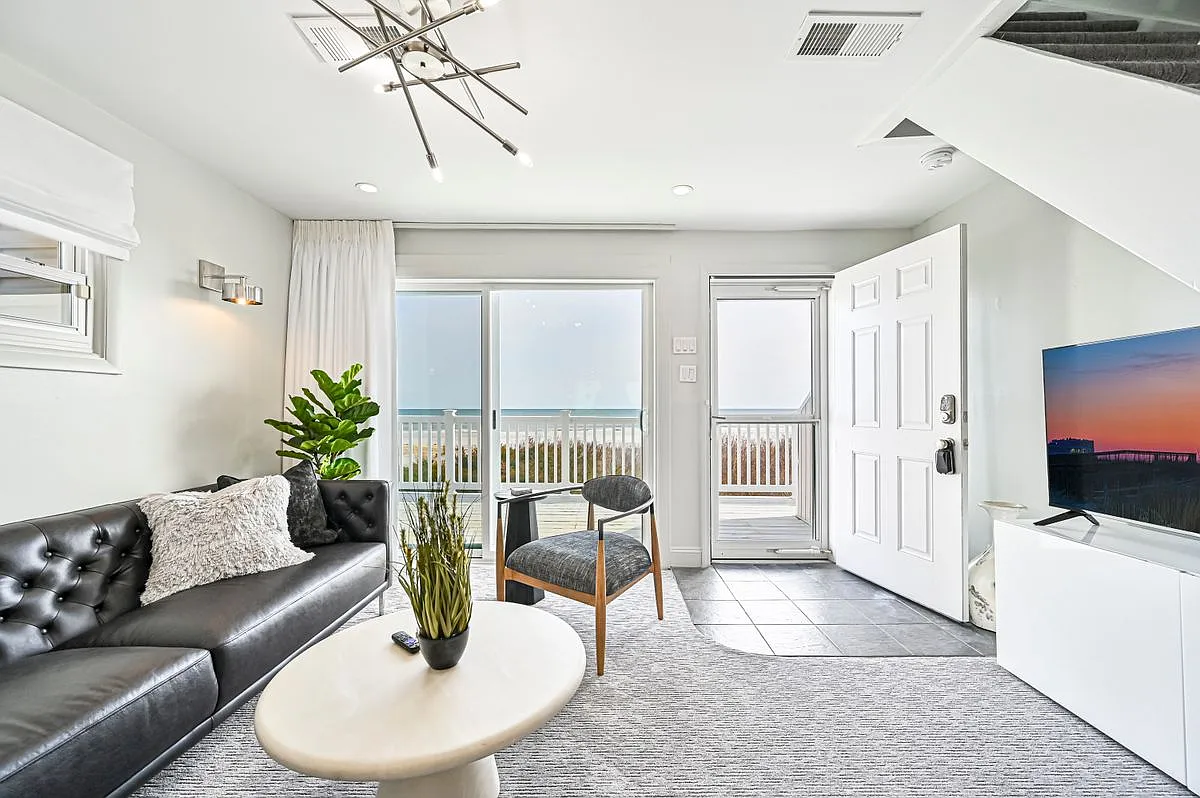 2 bed, 2.0 bath, 840 sqft, $1,750 — Photo 4