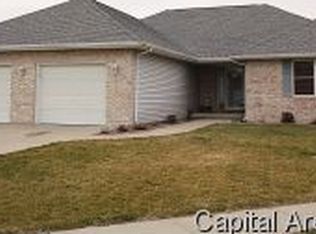 215 Huntington Rd, Chatham, IL 62629