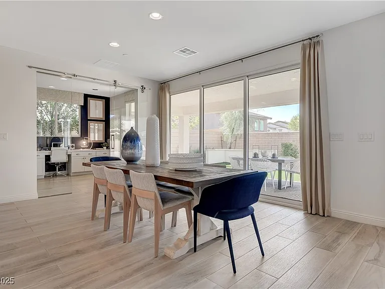 1075 N Water St — Photo 21