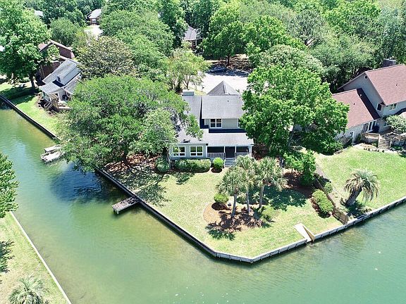 3rd image of 1312 Woodlake Ct