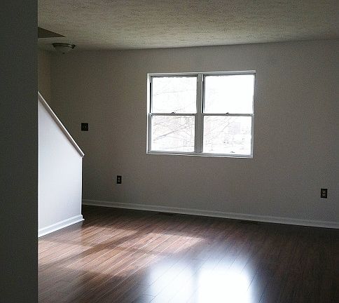 4th image of 304 Bellford Ct