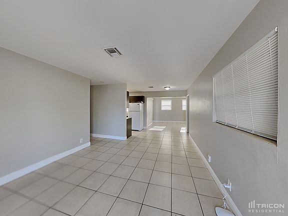3rd image of 827 E Palm Run Dr