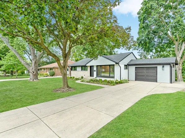 931 Holmes Ave, Deerfield, IL 60015