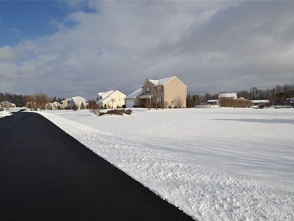 3rd image of 37 Kemp Dr