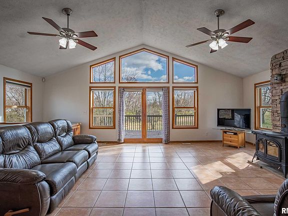 4th image of 450 Clark School Rd