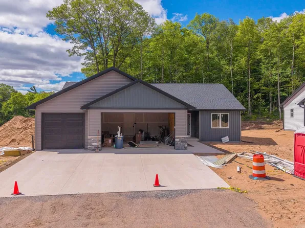 150 Woodland Dr, Negaunee, MI 49866