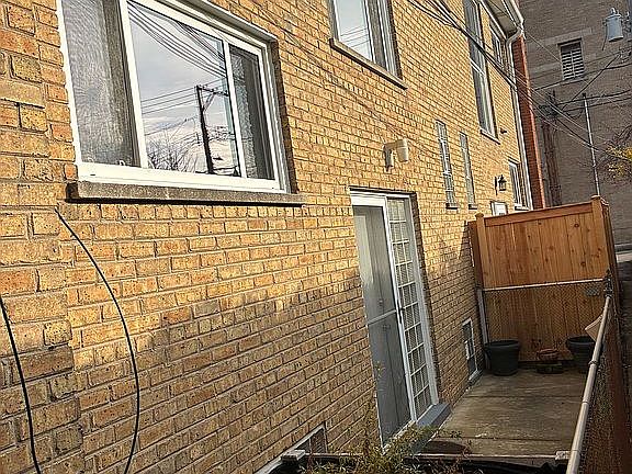 AC, table garden, fence