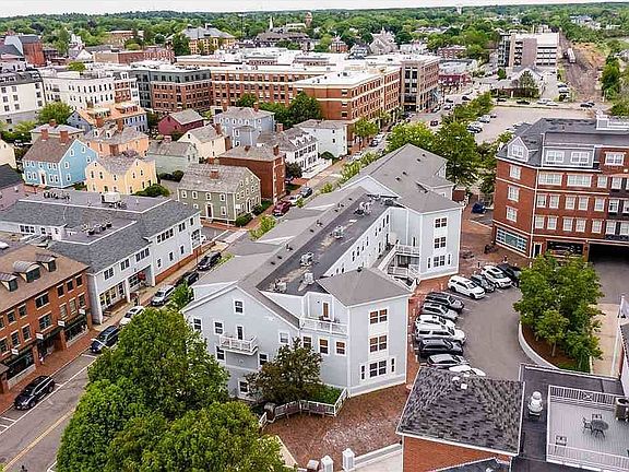 Aerial view of 33 Deer Street