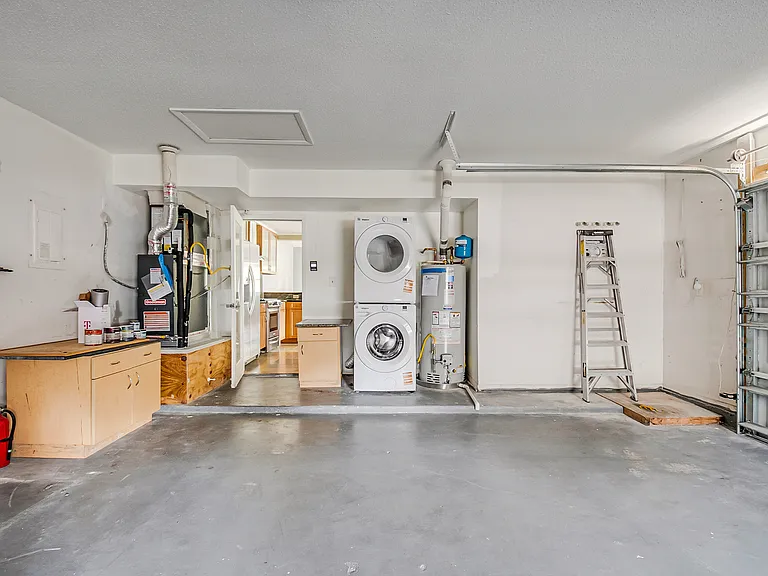 1025 Wentworth Ct — Photo 33