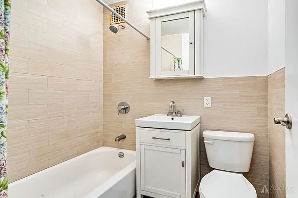 Rented by Anchor Associates | media 38