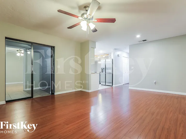 8340 Brandeis Cir W — Photo 4