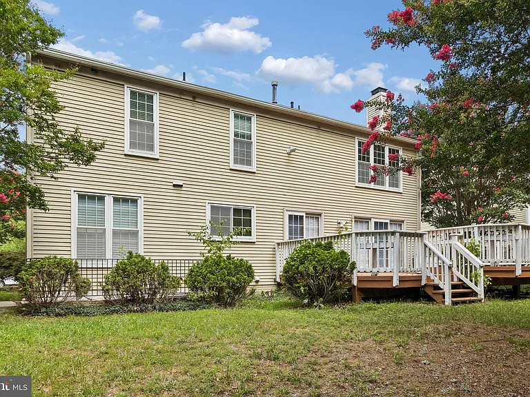 820 Chatsworth Dr — Photo 18