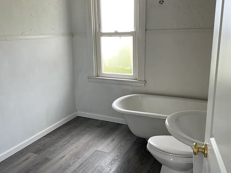 2503 E 29th St — Photo 9