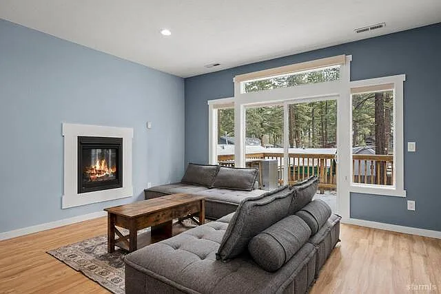 1053 William Ave — Photo 2