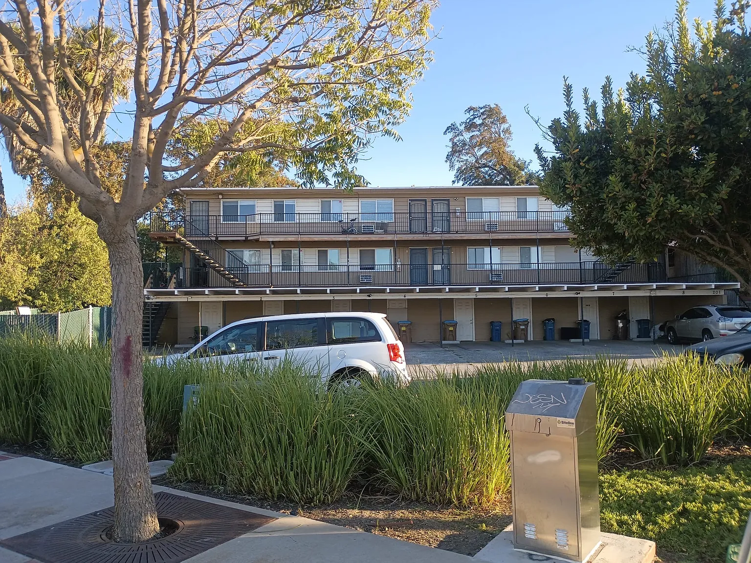 2 bed, 700 sqft, $2,300 — Photo 1