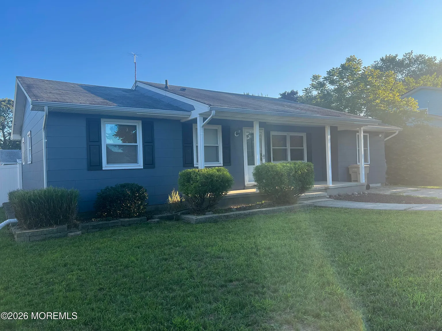 3 bed, 1018 sqft, $2,950 — Photo 2