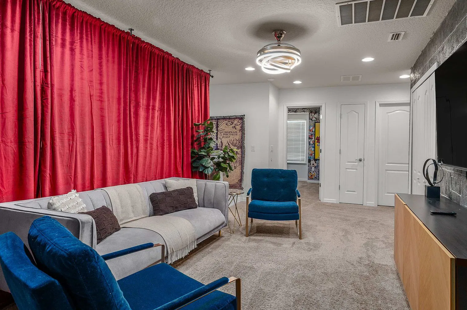 5 bed, 4.0 bath, 2260 sqft, $6,556 — Photo 3