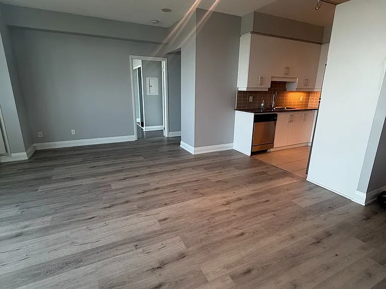 1 Hurontario St #1005 — Photo 15