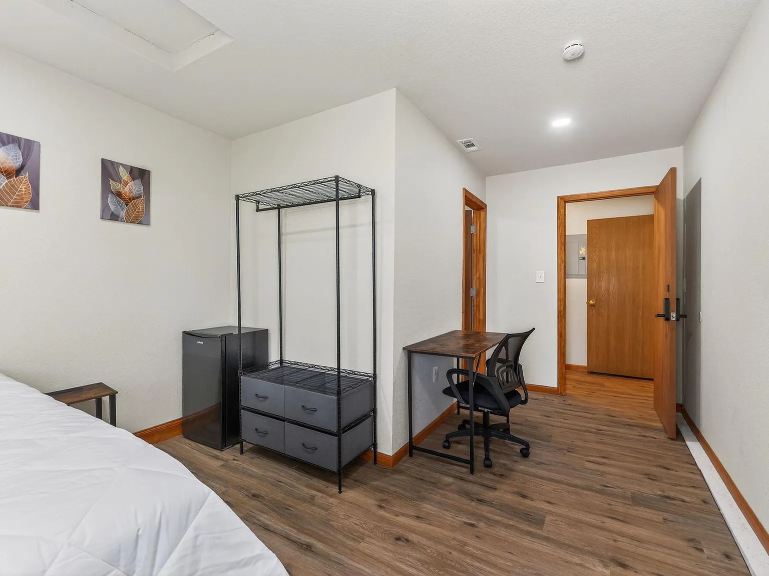 4 bed, 4.0 bath, 1500 sqft, $1,105 — Photo 2