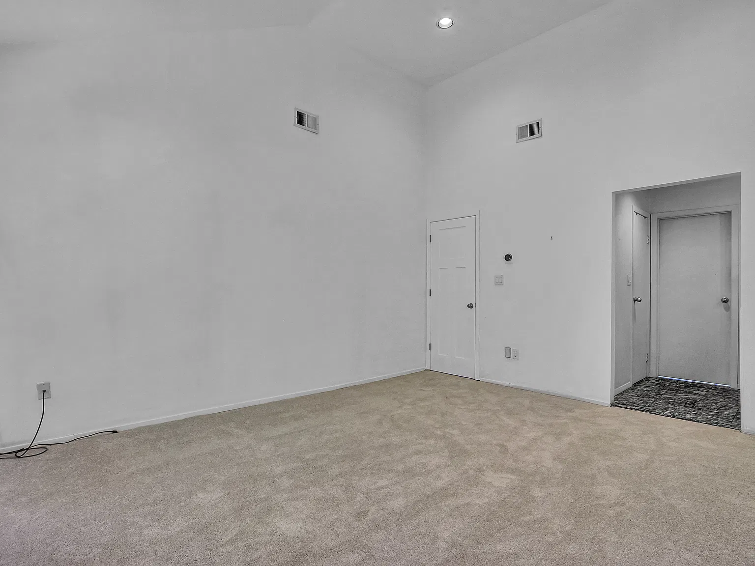 3 bed, 3.5 bath, $5,500 — Photo 3
