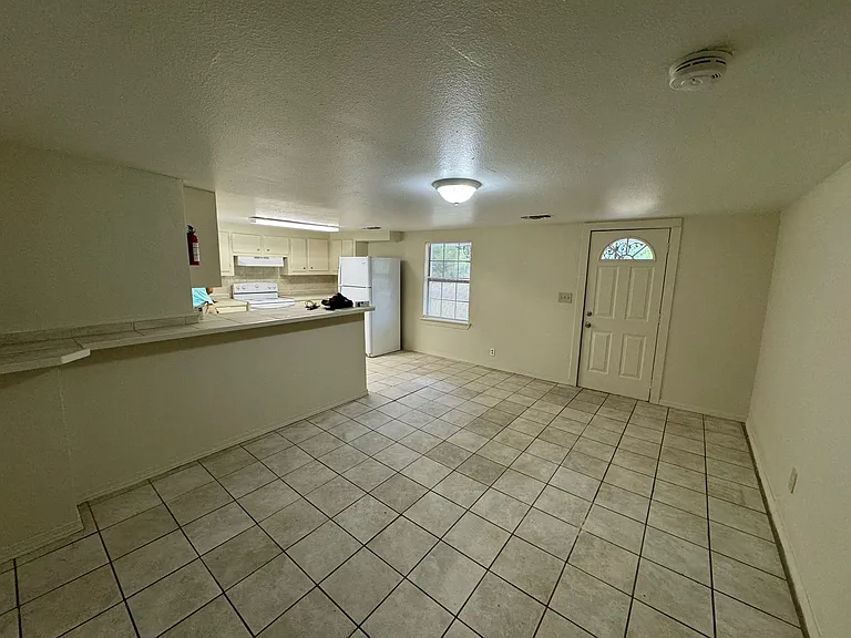 318 Park Ave — Photo 5