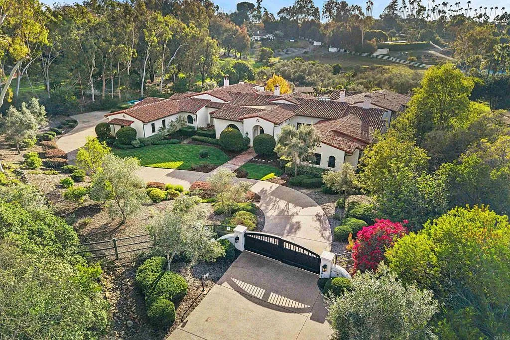 6 bed, 6.5 bath, 8207 sqft, $35,000 — Photo 2