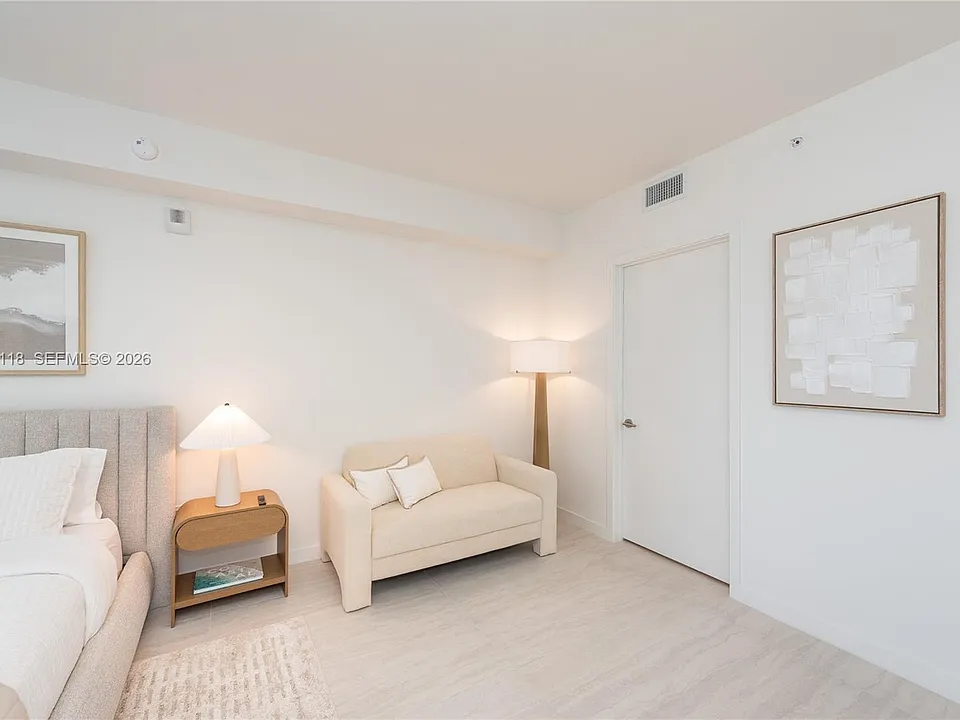 77 SE 5th St #2513