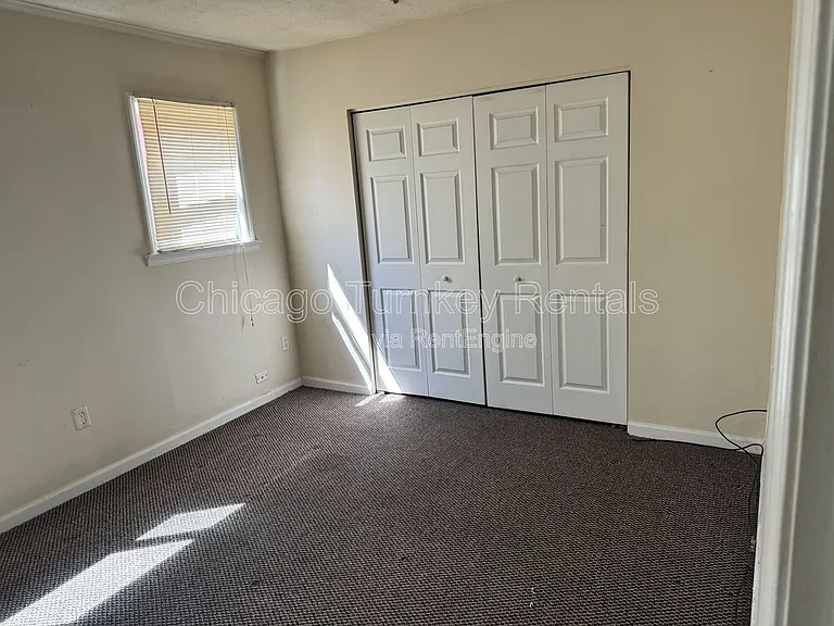 105 S Sycamore Ln — Photo 3