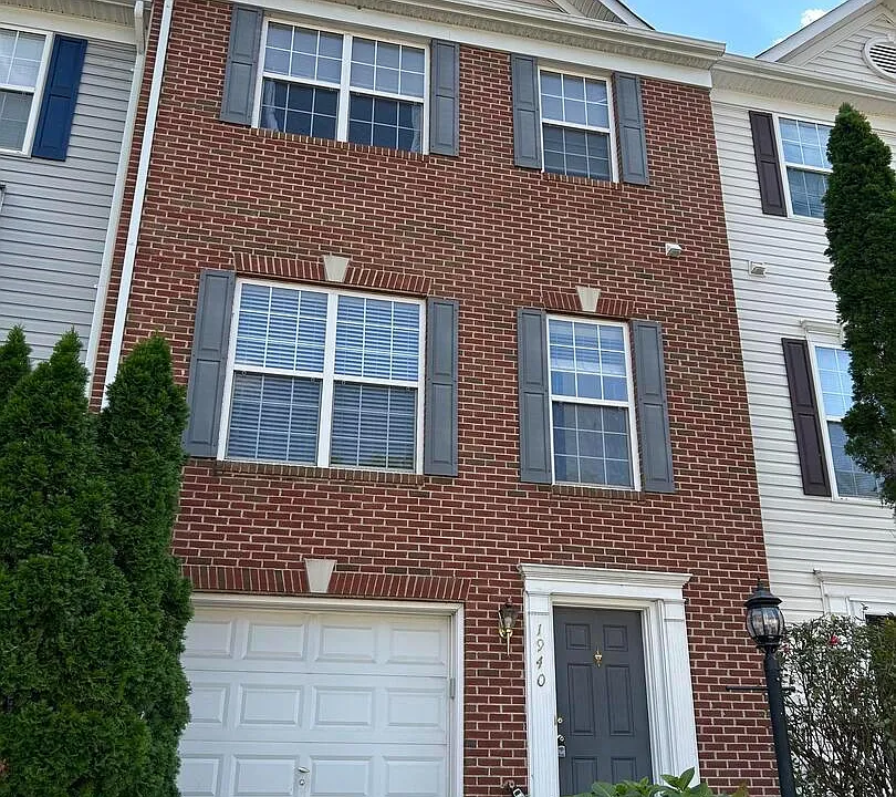 1940 Crepe Myrtle Ln