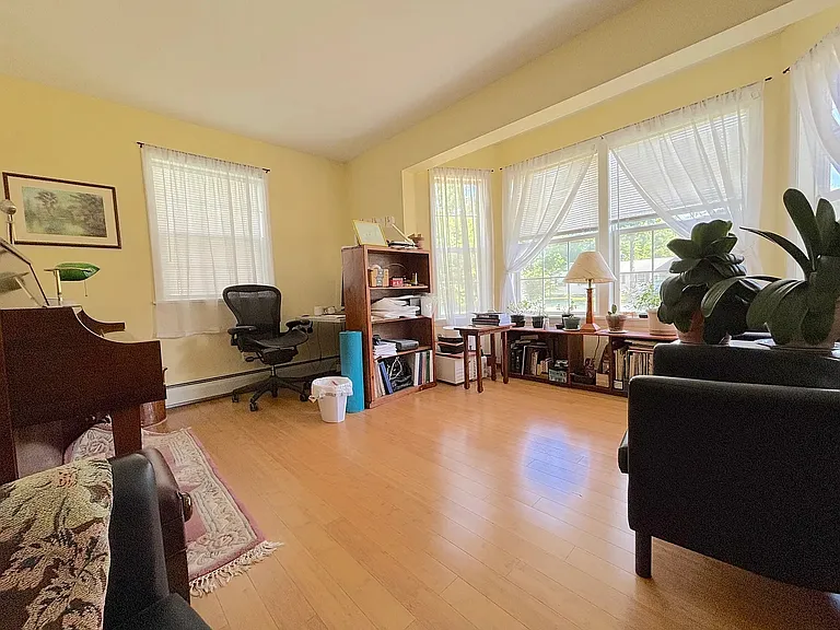 296 N Birchwood Dr — Photo 3