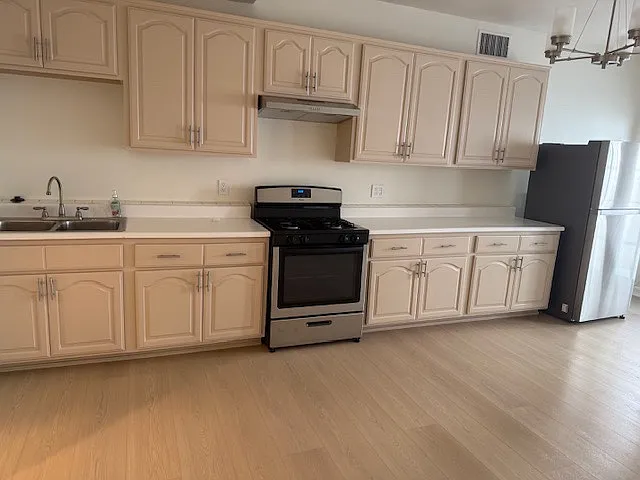 2618 N Vermont Ave — Photo 14