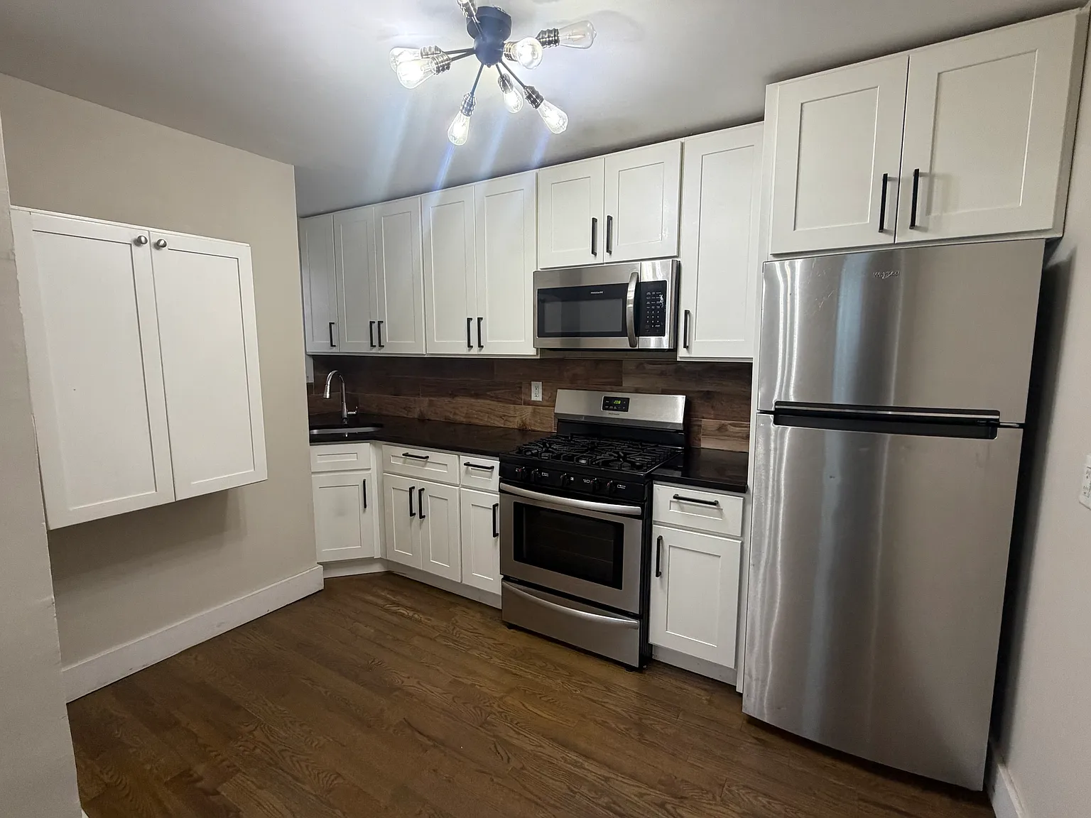 4 bed, 1100 sqft, $3,200 — Photo 1