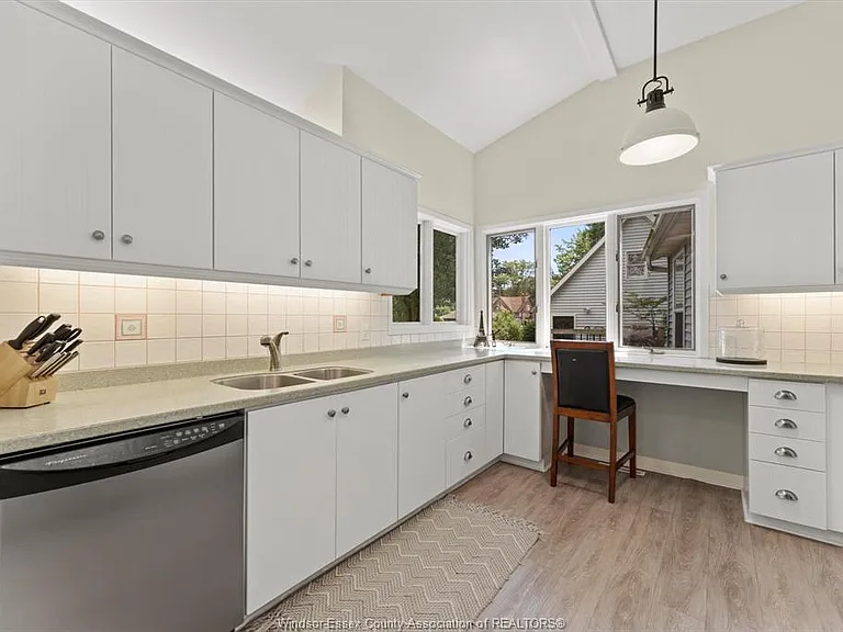 12746 Riverside Dr E — Photo 11