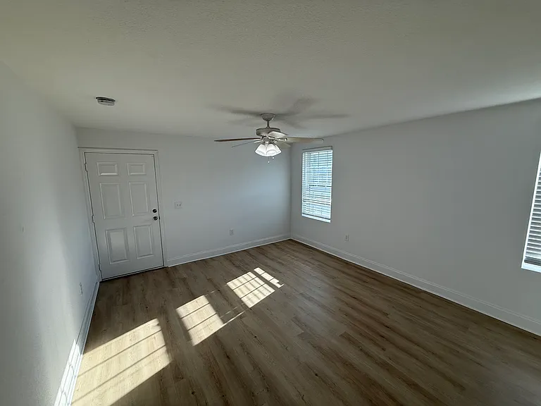 1335 W Lasalle St — Photo 11