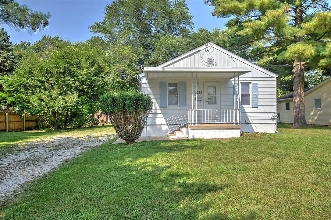 3339 N Macarthur Rd photo 1