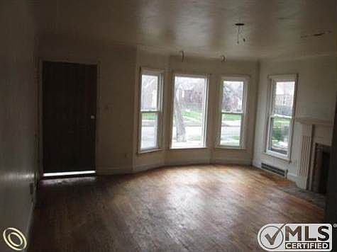 5-Living Room View 3.JPG