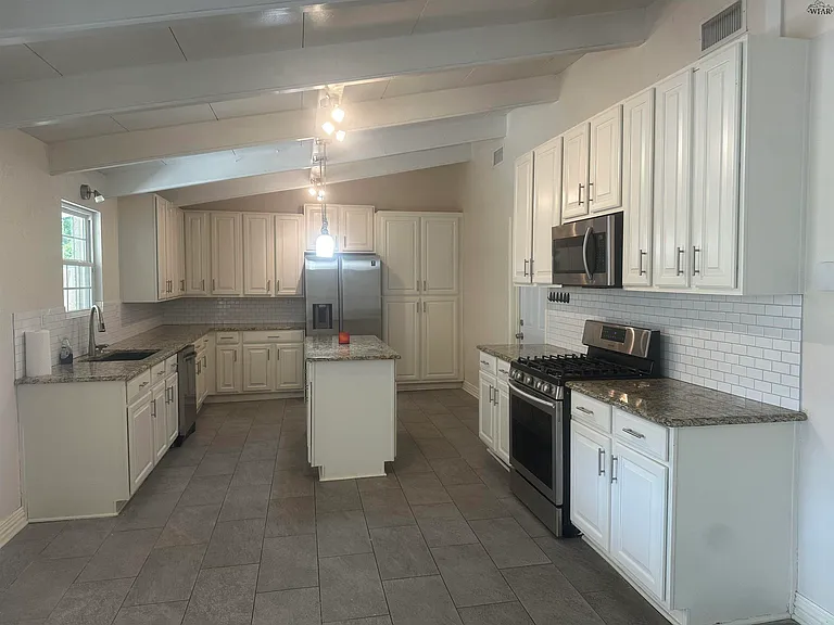 4103 Berwick Dr — Photo 6